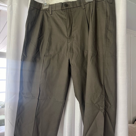 Dockers from Macys
Size 42x30
Two colors
Classic fit - Picture 4 of 5